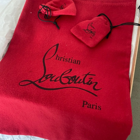 Christian Louboutin - Picture 4 of 6